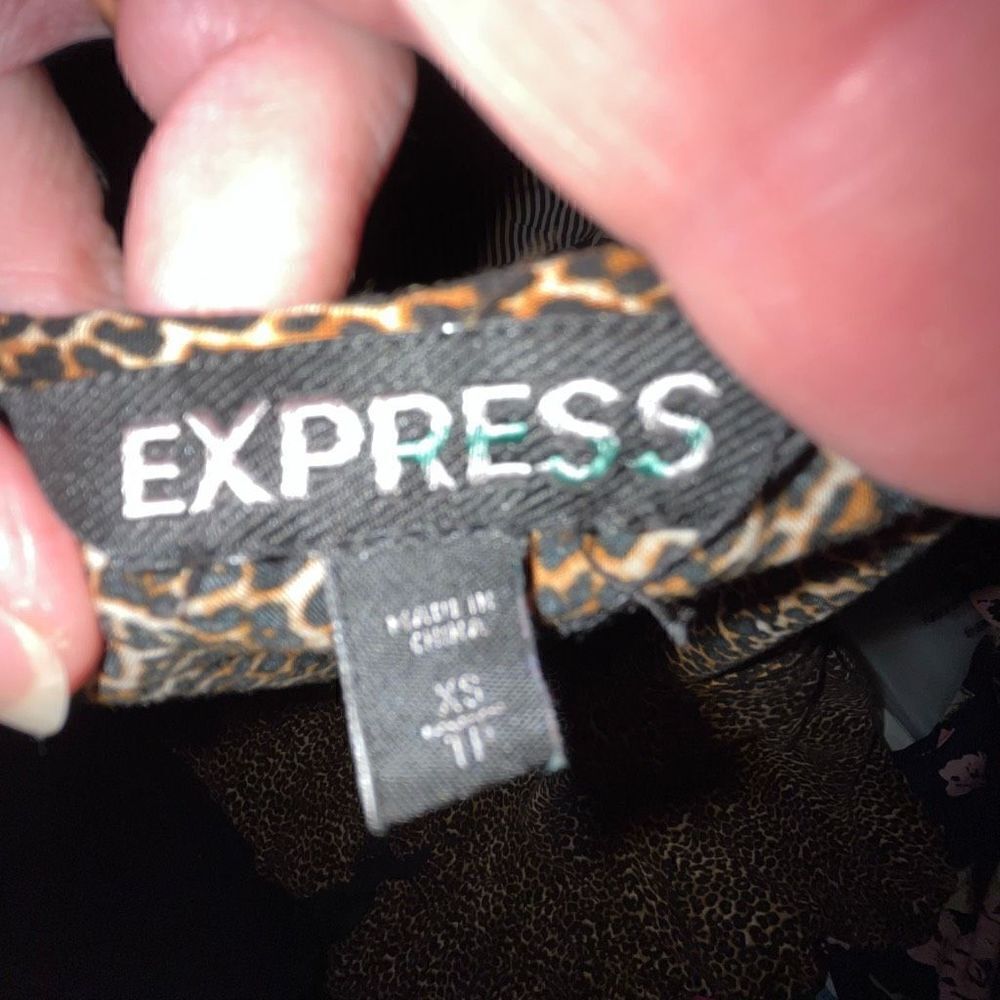 ‎Express leopard print blouse XS - Picture 6 of 6